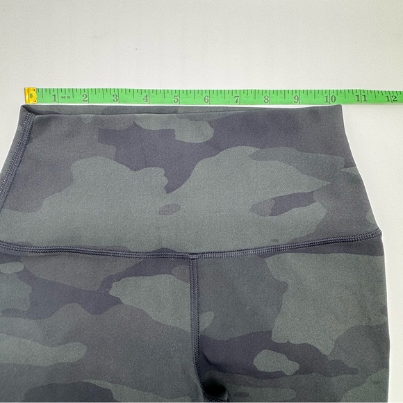 ALO Yoga Camo Biker‎ Shorts, Size Small - Picture 3 of 10